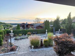 a garden with a stone path and plants at Holzhaus in Langatte