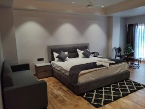 Imagine din galeria proprietății Hotel City View în Golāghāt