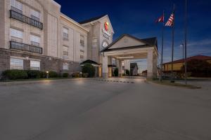an empty parking lot in front of a hotel at Comfort Suites Conway in Conway