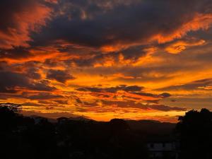 Η ανατολή ή δύση του ηλίου όπως φαίνεται από αυτό το bed & breakfast ή από εκεί κοντά