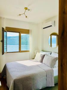 Giường trong phòng chung tại Sunny Bella Vista apartments