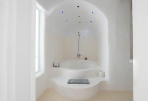 Ένα μπάνιο στο Villa Super One in Super Paradise +28 φωτογραφίες