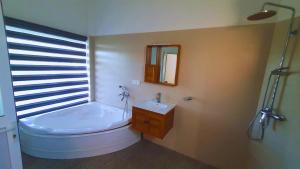 Koupelna v ubytování Neralu Garden Yala