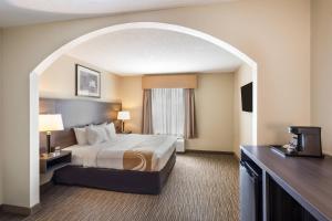 a hotel room with a bed and a window at Quality Inn & Suites Fishkill South near I-84 in Fishkill +27 photos