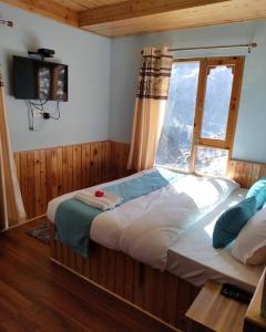 Postel nebo postele na pokoji v ubytování Hill Ice Guesthouse - Tosh Valley