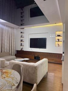 Et tv og/eller underholdning på Estelle Service Apartments Limited