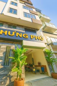 a building with a hong ping sign on it at Hưng Phú Hotel HCM in Ho Chi Minh City