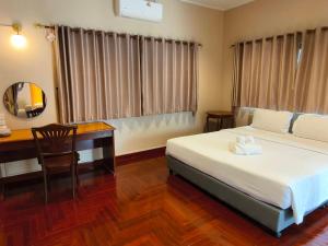 Postel nebo postele na pokoji v ubytování Suansin Garden Hotel โรงแรมสวนสินการ์เด้น + 11 fotografií