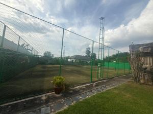 Tenis a/nebo squash v ubytování Resort nebo okolí