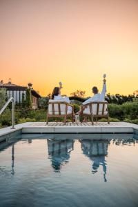 Bazén v ubytování Conti Thun Wine Resort nebo v jeho okolí