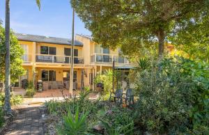 Zahrada ubytování Shell Cove by Charlesworth