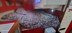 Giường trong phòng chung tại Voilier de tout confort