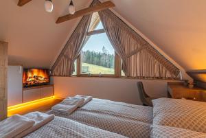 a bedroom with a bed and a fireplace at Zielone Wzgórze Sidzina in Sidzina