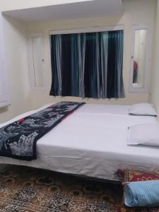 En eller flere senge i et værelse på ganga kashi niwas