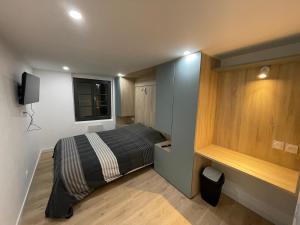 En eller flere senge i et værelse på Maison de ville rénovée - Carc'apparts - terrasse