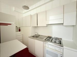 Nhà bếp/bếp nhỏ tại Trilocale in centro a Sirolo