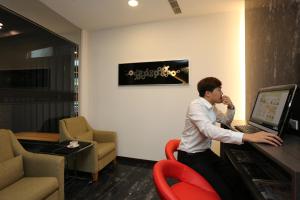 A television and/or entertainment centre at Chiayi Look Hotel