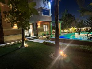 Hồ bơi trong/gần Royal Mansion with private pool in sheikh zayed Compound families