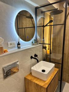 Et badeværelse på Central Apartment