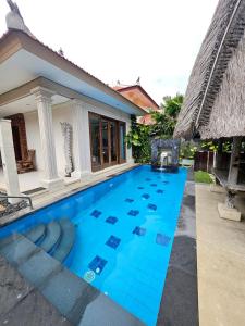 Hồ bơi trong/gần villa legong