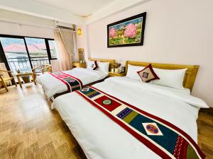 Postel nebo postele na pokoji v ubytování DH Sapa Hotel & Travel