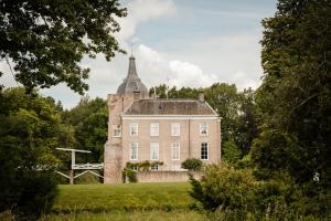 Το κτήριο όπου στεγάζεται  η παραθεριστική κατοικία