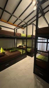 Postel nebo postele na pokoji v ubytování Surf and Retreat Hostel Weligama Srilanka -Coliving