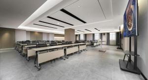 a large room with rows of tables and chairs at Jinjiang Inn Changchun Xi An Avenue Branch in Changchun +232 photos