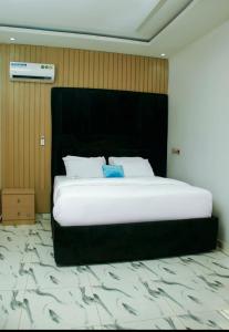 Postel nebo postele na pokoji v ubytování Funfoyer Hotels