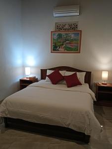 Giường trong phòng chung tại Homestay Gusti