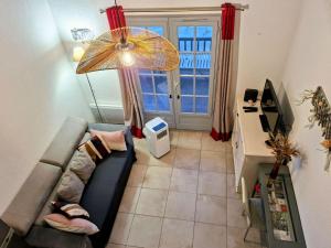 TV a/nebo společenská místnost v ubytování Spacieux appartement tout confort proche plage et centre ville Wifi Animaux bienvenus