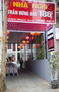 Galería fotográfica de Nhà Nghỉ Trần Hưng Đạo 186 en Na Ngô