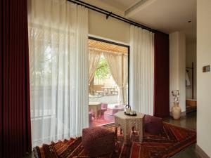 Posezení v ubytování Turpan Rizamat Manor