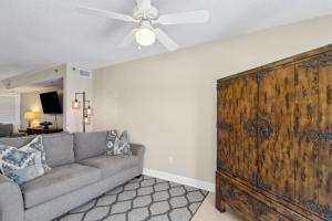 Posezení v ubytování Terraces at Beachside 301 condo