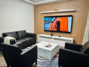 TV a/nebo společenská místnost v ubytování Tropical Nest