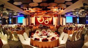 a large banquet hall with tables and white chairs at Tanahmas The Sibu Hotel in Sibu +39 photos