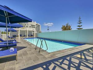 Πισίνα στο ή κοντά στο The Sebel Mandurah