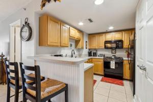 Kuchyň nebo kuchyňský kout v ubytování Terraces at Beachside 302 condo