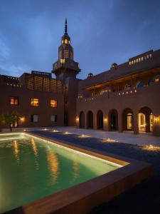 Bazén v ubytování Turpan Rizamat Manor nebo v jeho okolí