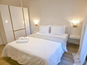 Postel nebo postele na pokoji v ubytování Camelia Luxury Apt + 31 fotografií