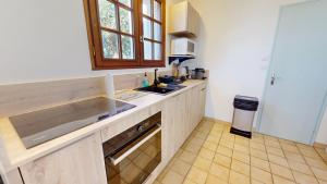 Kuchyň nebo kuchyňský kout v ubytování Le Moussaillon de Terre Fort + 17 fotografií