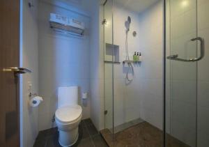 Koupelna v ubytování Orange Hotel Chengdu Huanhuaxi + 34 fotografií