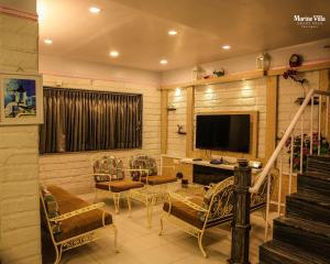 Un lugar para sentarse en Marine Villa - Valley View l Swimming pool l AC