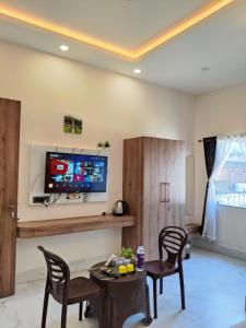 Μια τηλεόραση ή/και κέντρο ψυχαγωγίας στο Hotel Modi Palace, Chanderi MP