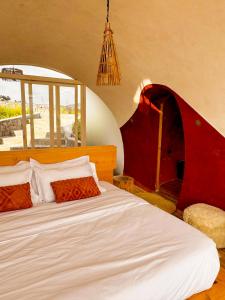 Ένα ή περισσότερα κρεβάτια σε δωμάτιο στο Kisoro Art Island