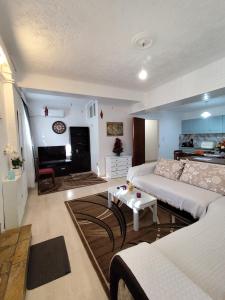 Khu vực ghế ngồi tại Ευρύχωρο και άνετο διαμέρισμα στην Ιτέα Joanna's Apartment