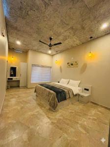 TV a/nebo společenská místnost v ubytování Hira Homestay