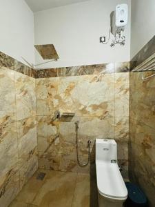 Koupelna v ubytování Hira Homestay