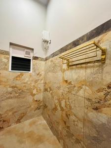 Koupelna v ubytování Hira Homestay