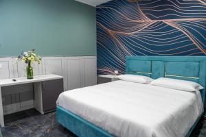 Кровать или кровати в номере Kora Rooms